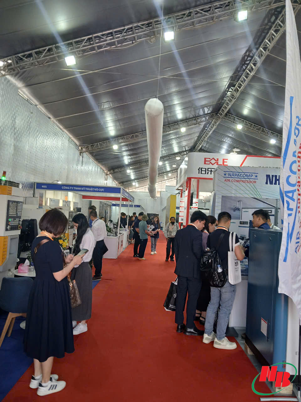 Cho thuê máy lạnh tại sự kiện Triển lãm công nghiệp & sản xuất Việt Nam 2025