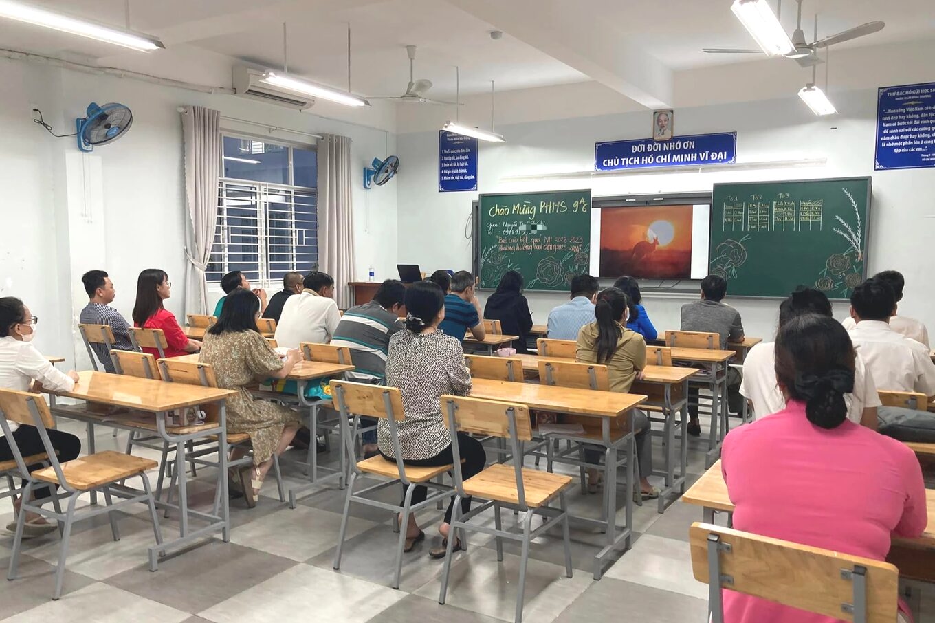 Họp phụ huynh học sinh để thống nhất các khoản thu tại trường